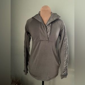 Athleta XS  1/2 zippered front pullover